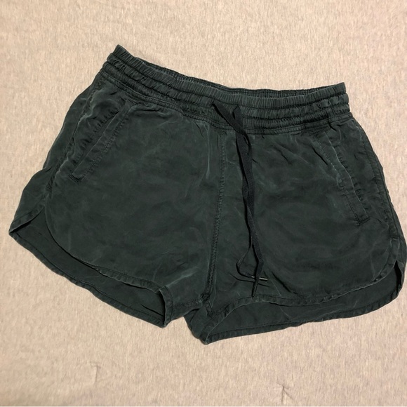 Lululemon shorts - Picture 1 of 4